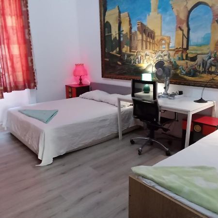 A Room In A Beautiful Apartment In The City Center มิลาน ภายนอก รูปภาพ