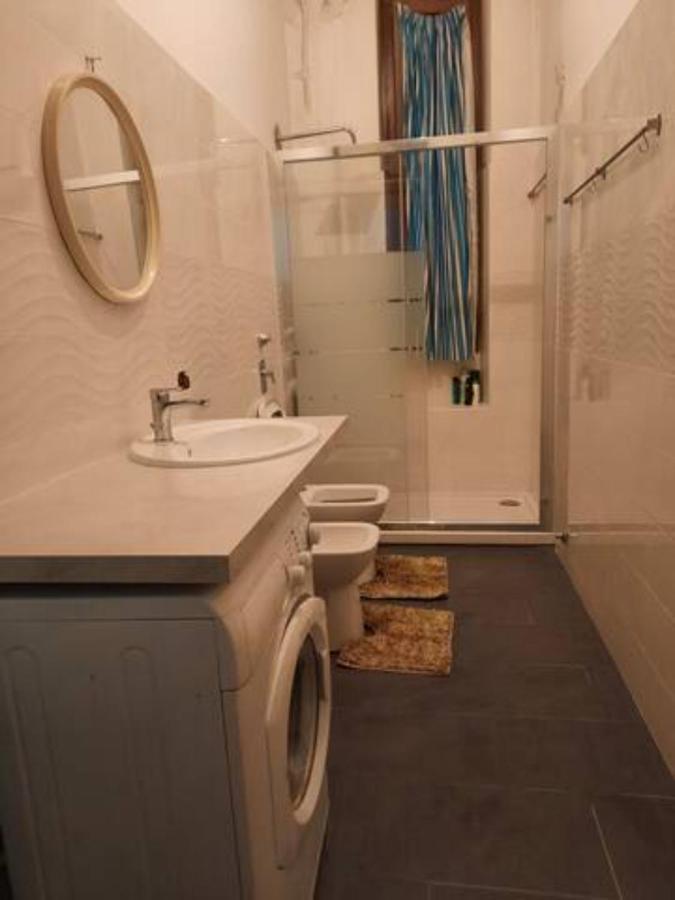 A Room In A Beautiful Apartment In The City Center มิลาน ภายนอก รูปภาพ
