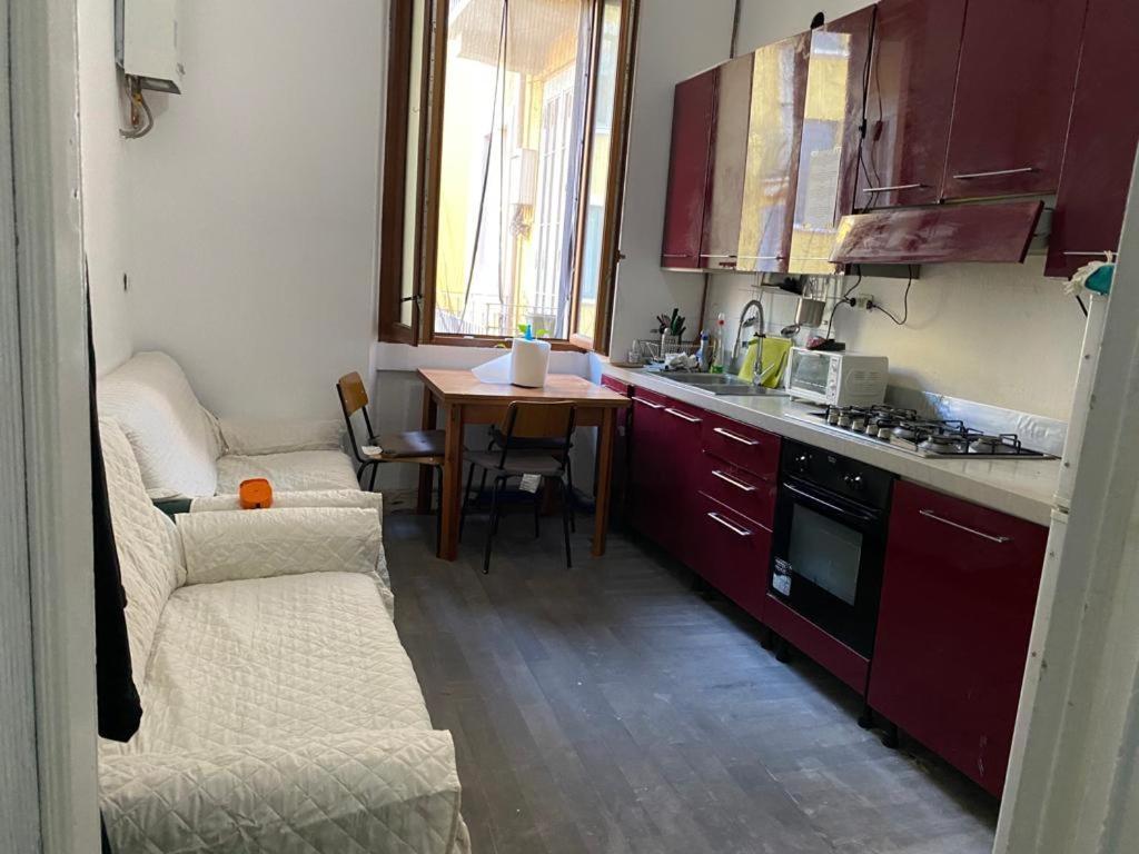 A Room In A Beautiful Apartment In The City Center มิลาน ภายนอก รูปภาพ